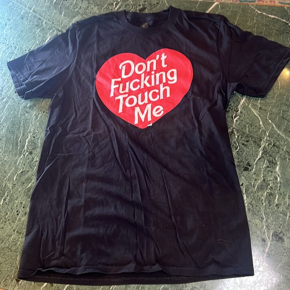 ANVIL Gildan Black Tee with Bold Red Heart Graphic - don’t fucking touch me!!!! - Picture 6 of 11
